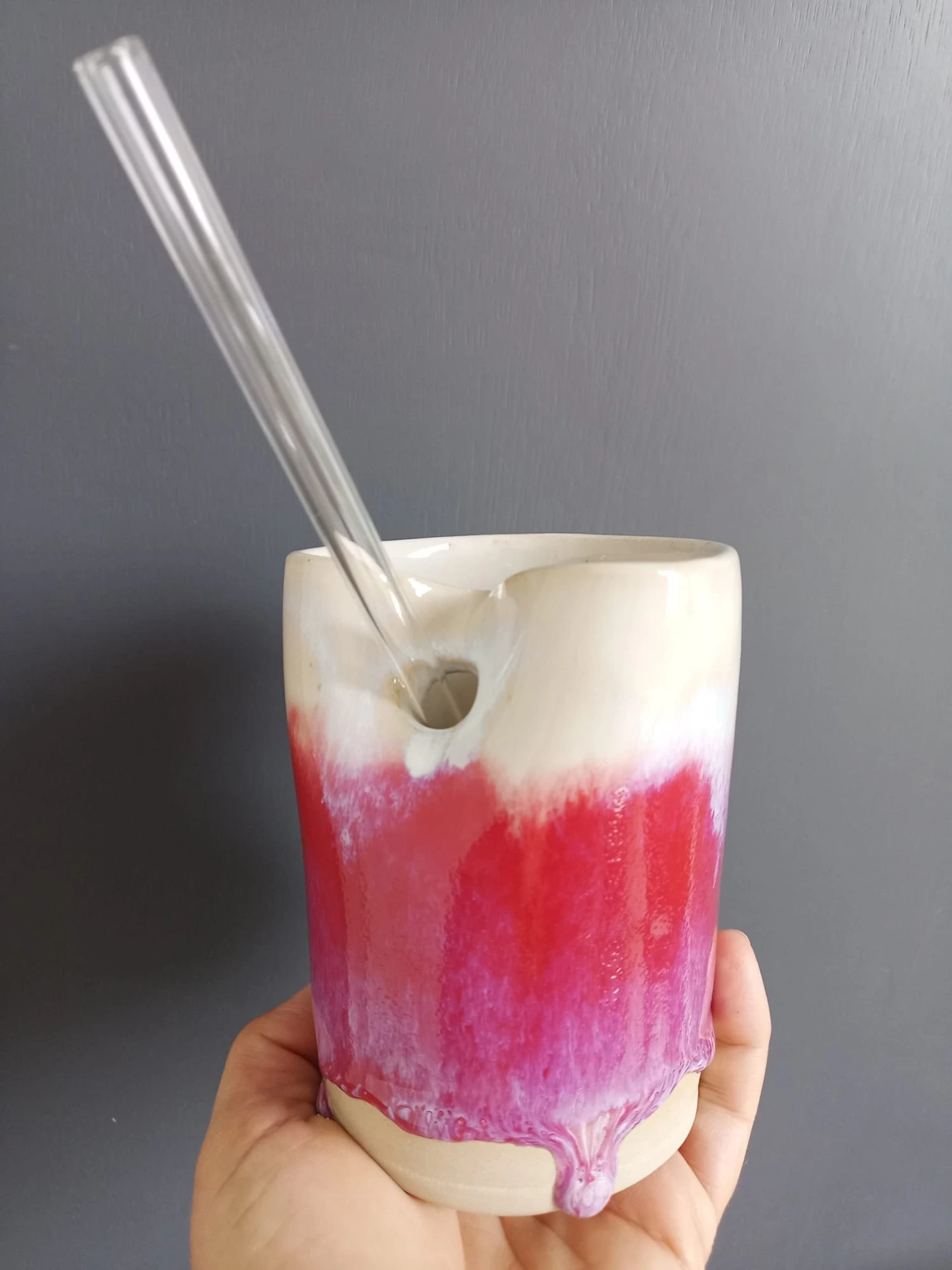 Becher mit Strohhalmöffnung